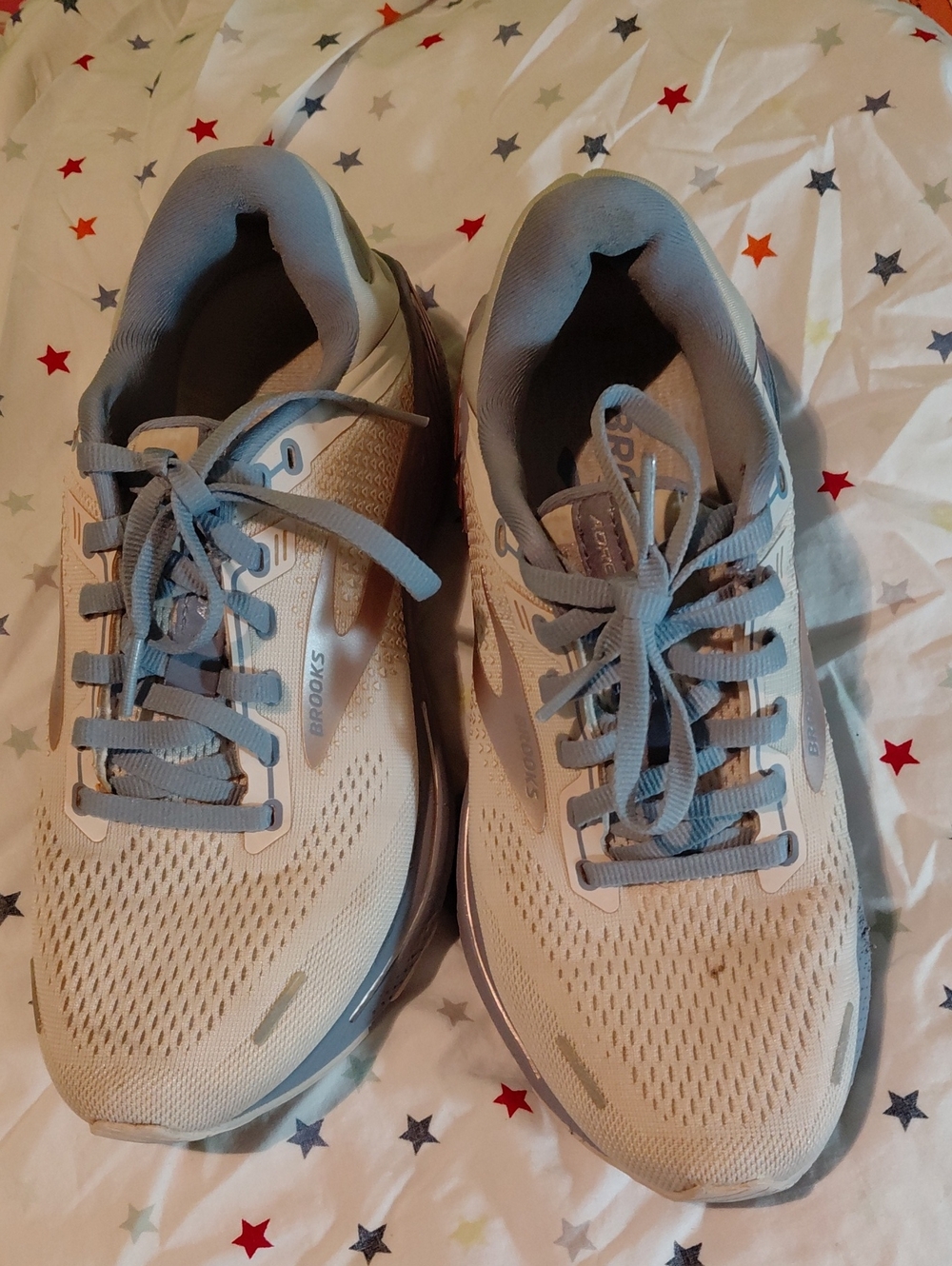 Brooks Women's Beige and Light Blue Athletic Running Shoes